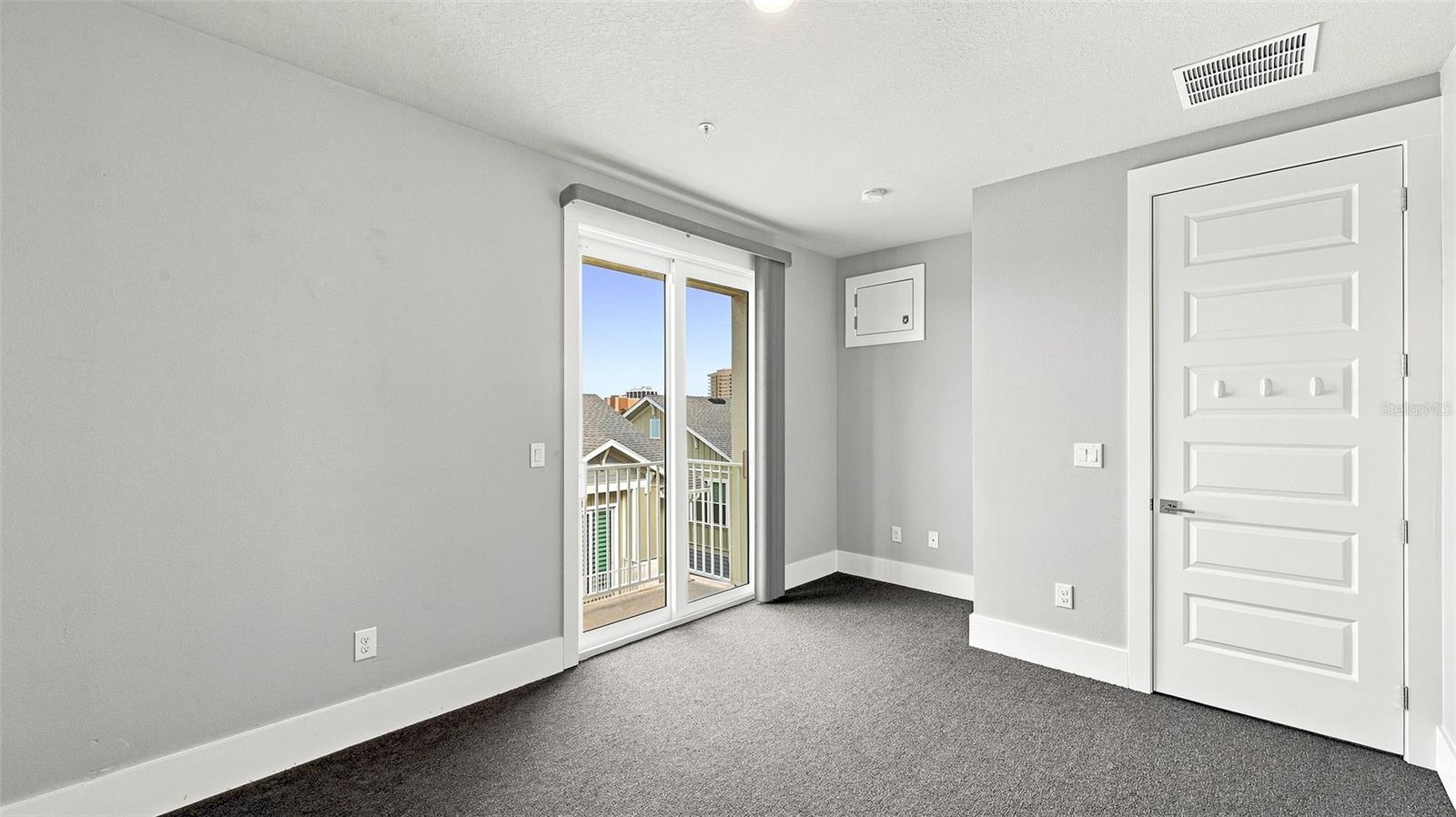 516 LAUREL PARK DR — photo 41