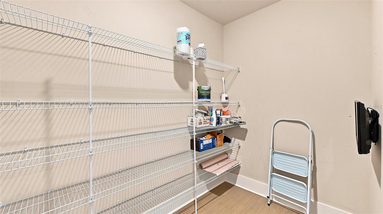 516 LAUREL PARK DR — photo 47