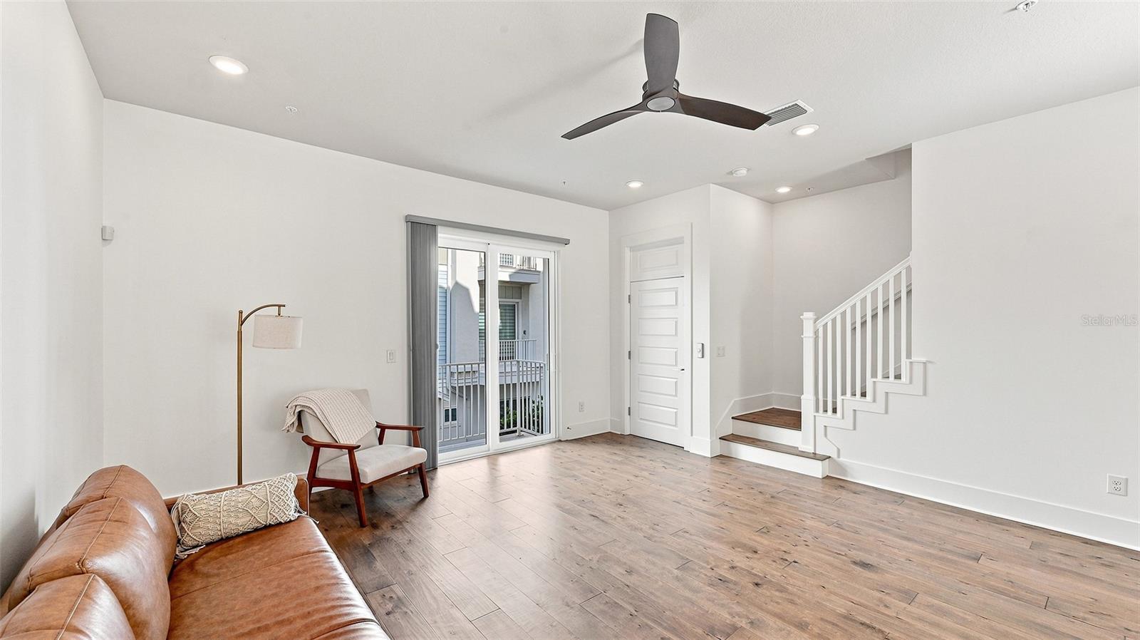 516 LAUREL PARK DR — photo 25