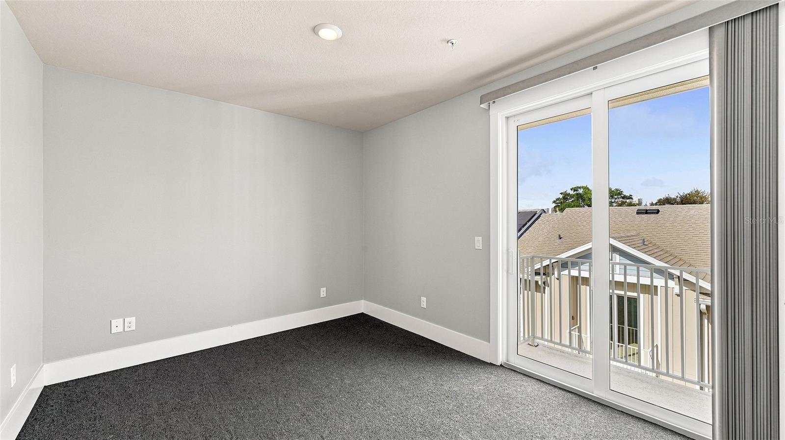 516 LAUREL PARK DR — photo 40