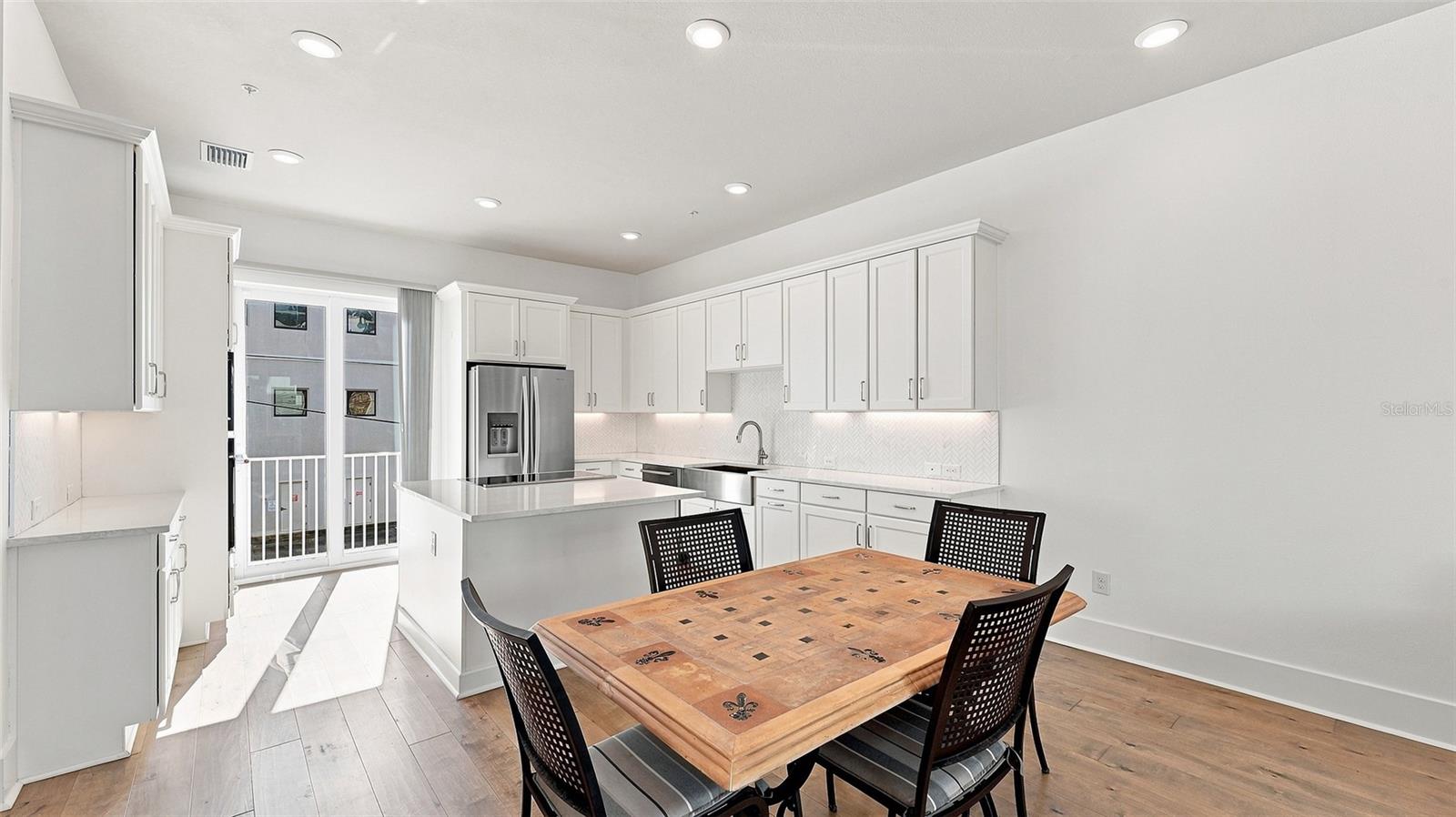 516 LAUREL PARK DR — photo 19