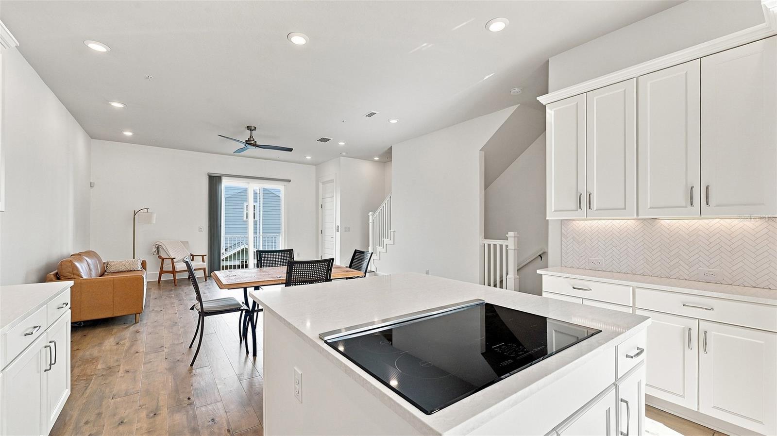 516 LAUREL PARK DR — photo 21