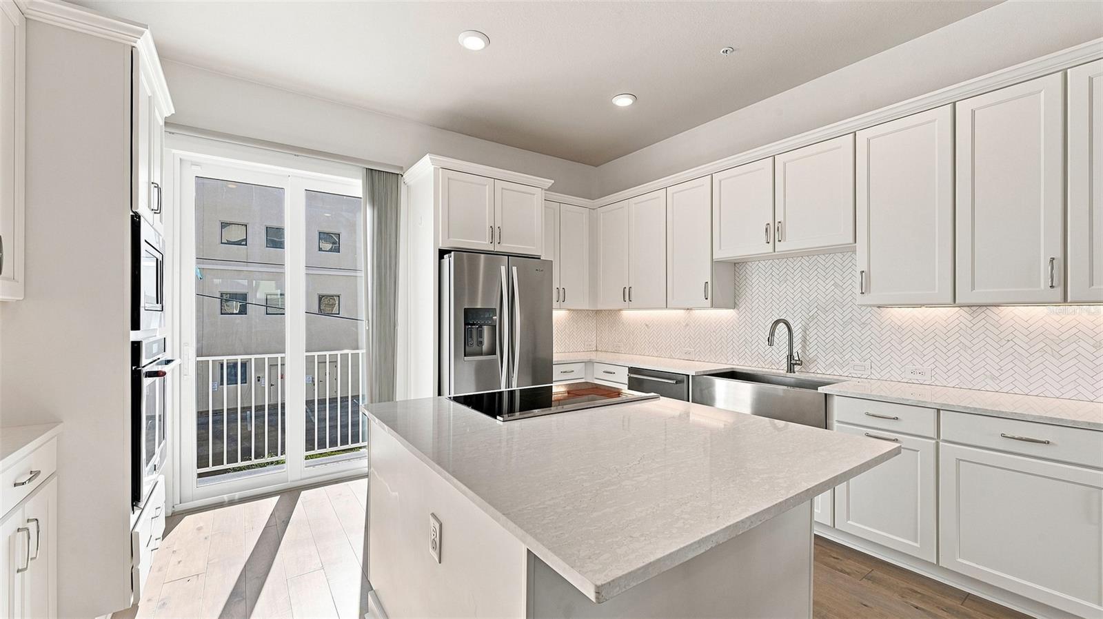 516 LAUREL PARK DR — photo 16