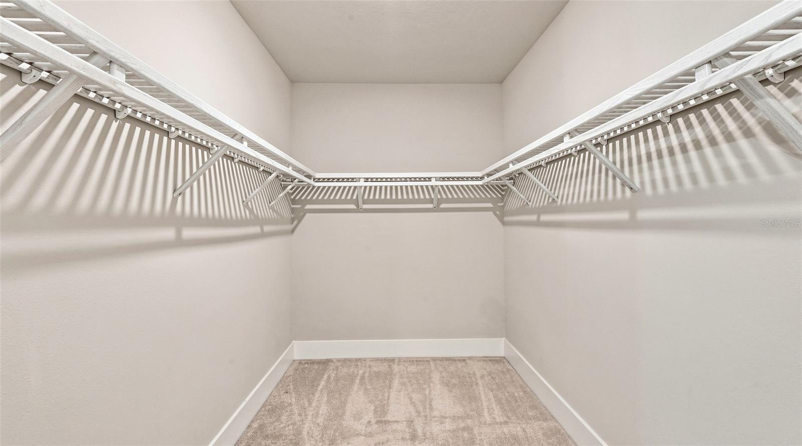 516 LAUREL PARK DR — photo 32