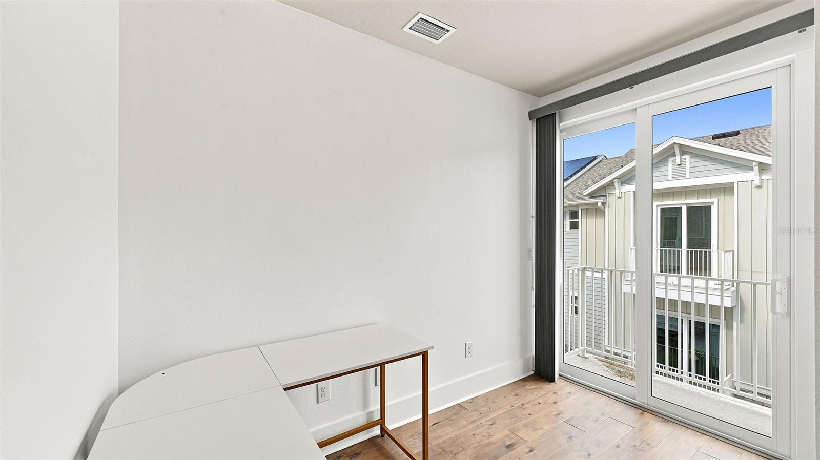 516 LAUREL PARK DR — photo 33