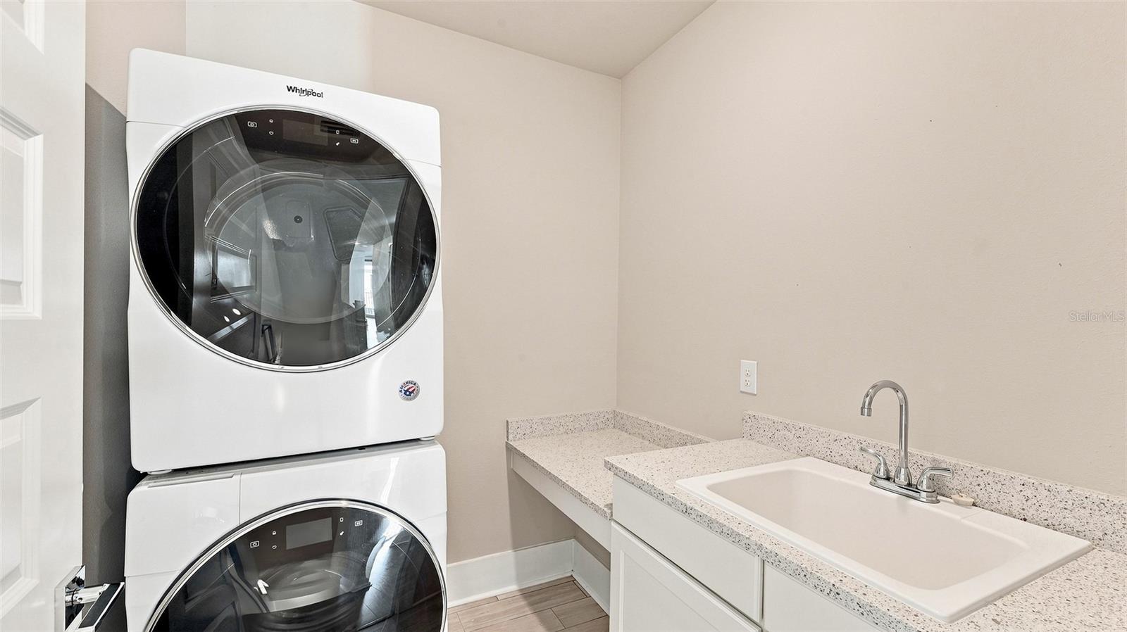 516 LAUREL PARK DR — photo 46