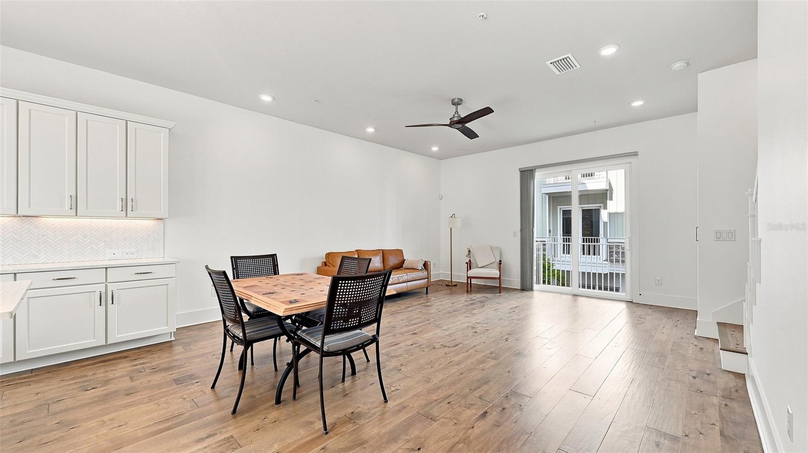 516 LAUREL PARK DR — photo 22