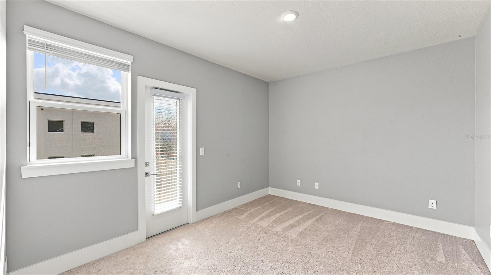 516 LAUREL PARK DR — photo 36