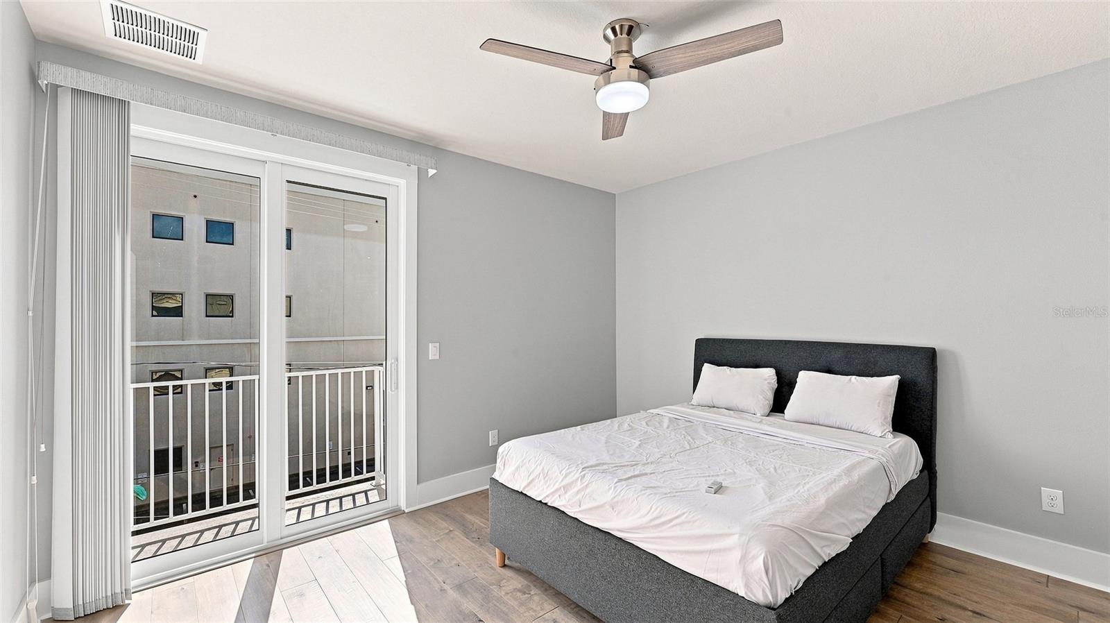 516 LAUREL PARK DR — photo 28