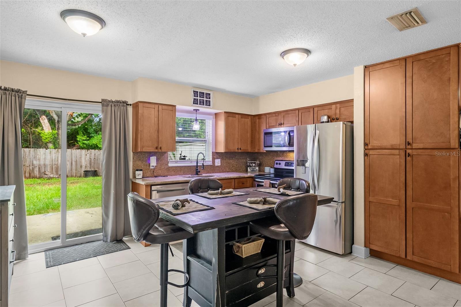 11199 TEMPLE AVE — photo 11