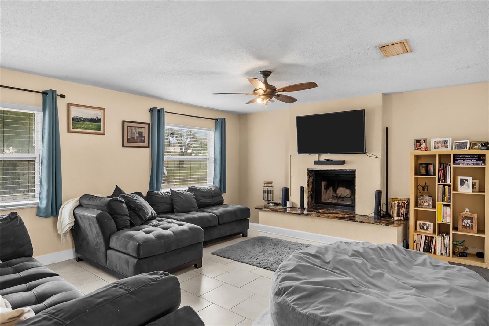 11199 TEMPLE AVE — photo 7