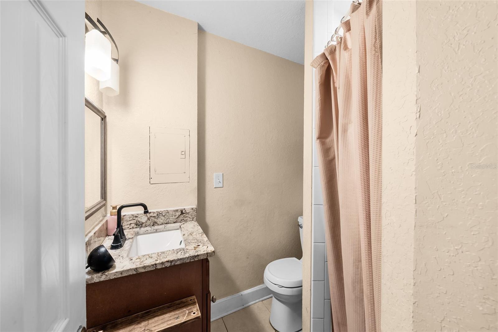 11199 TEMPLE AVE — photo 17