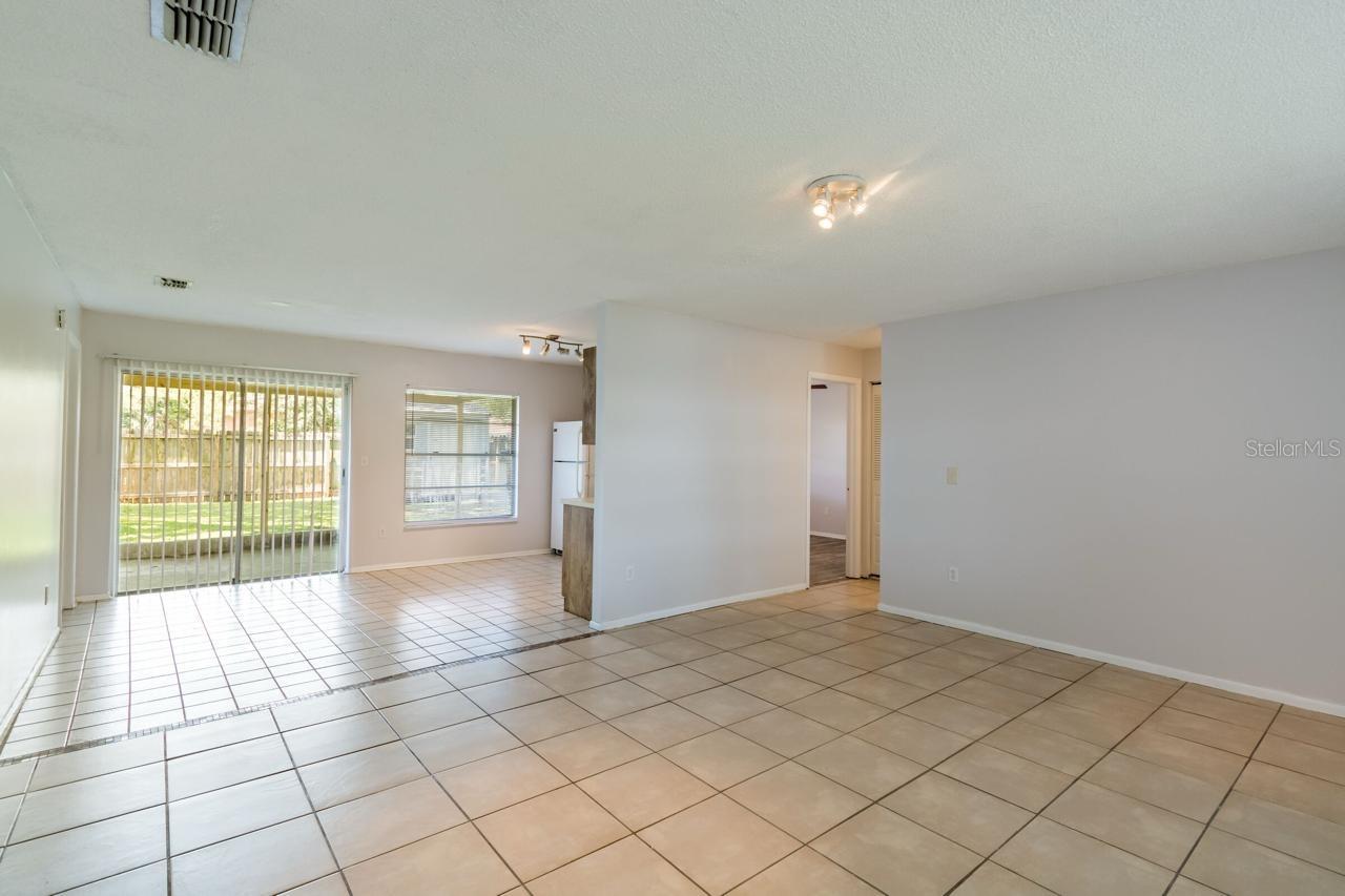1074 BRIDLEWOOD WAY — photo 14