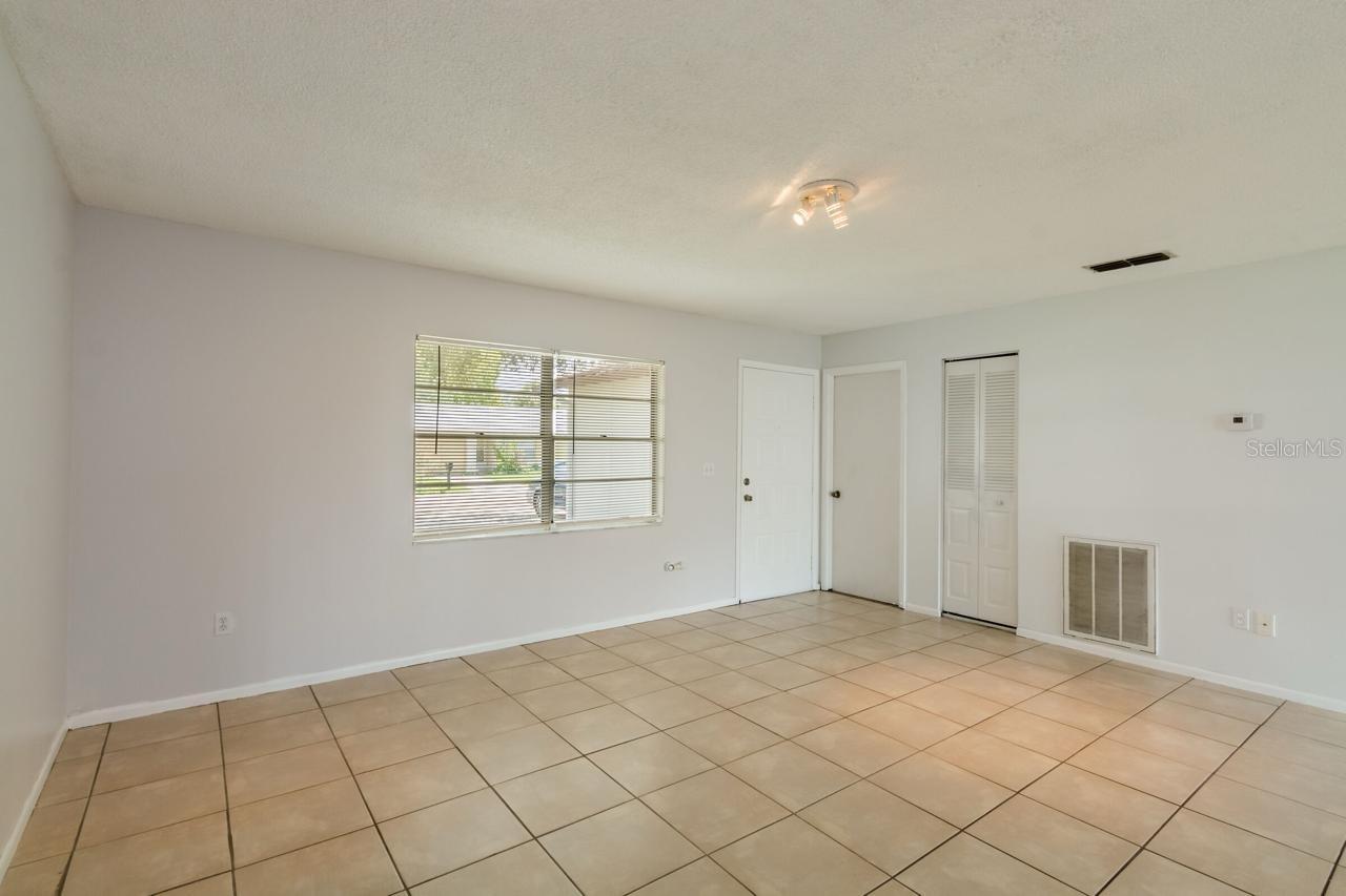 1074 BRIDLEWOOD WAY — photo 4
