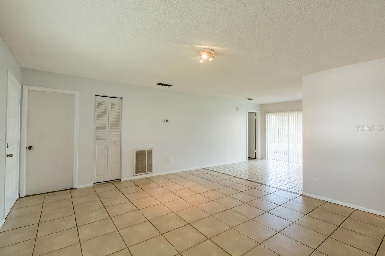 1074 BRIDLEWOOD WAY — photo 5