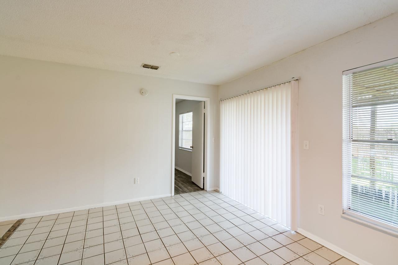 1074 BRIDLEWOOD WAY — photo 17