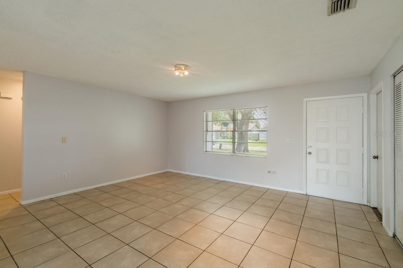 1074 BRIDLEWOOD WAY — photo 15