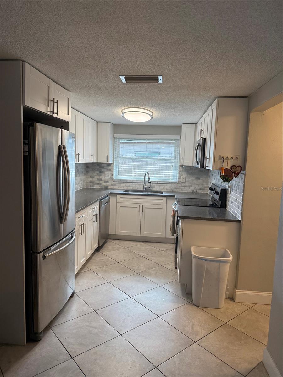 7405 OAKSHIRE DR — photo 3