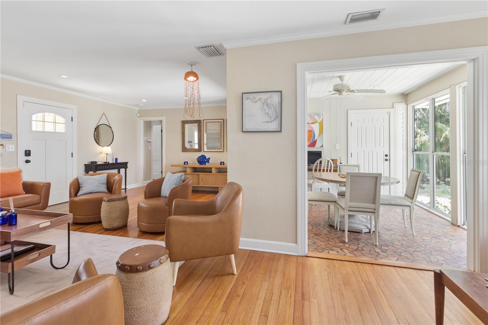 110 DEVON DR — photo 33