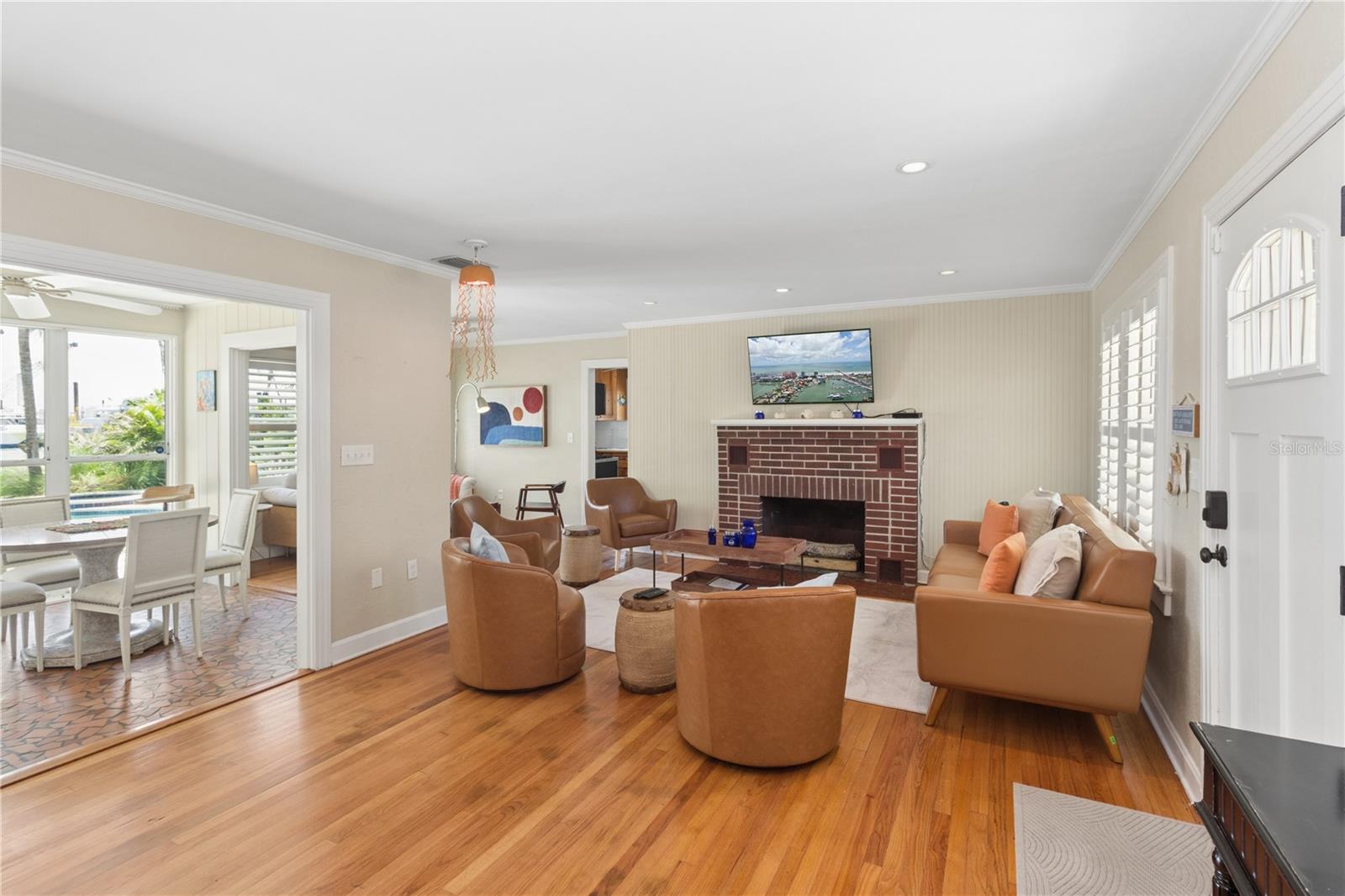 110 DEVON DR — photo 13