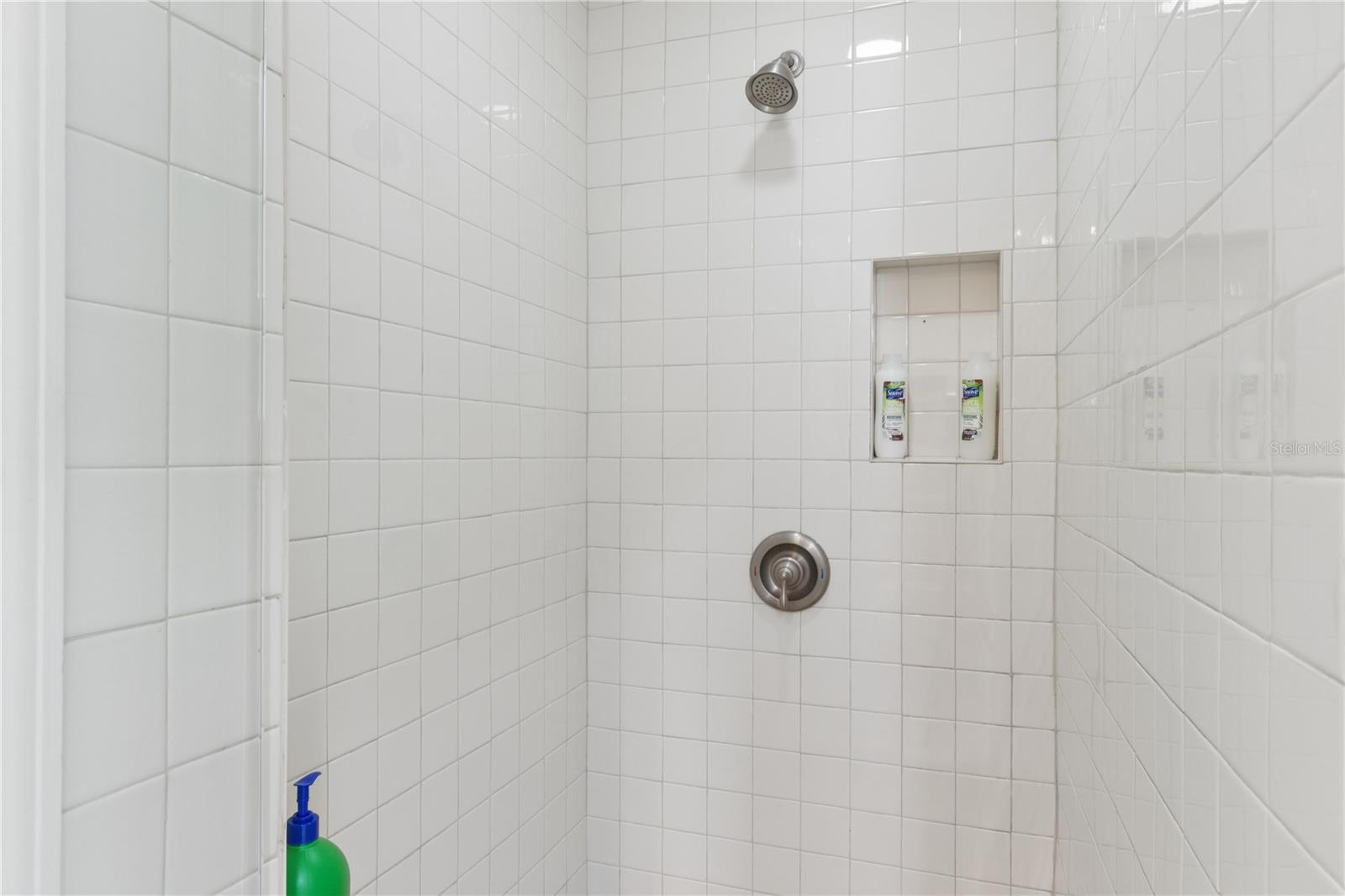 110 DEVON DR — photo 38