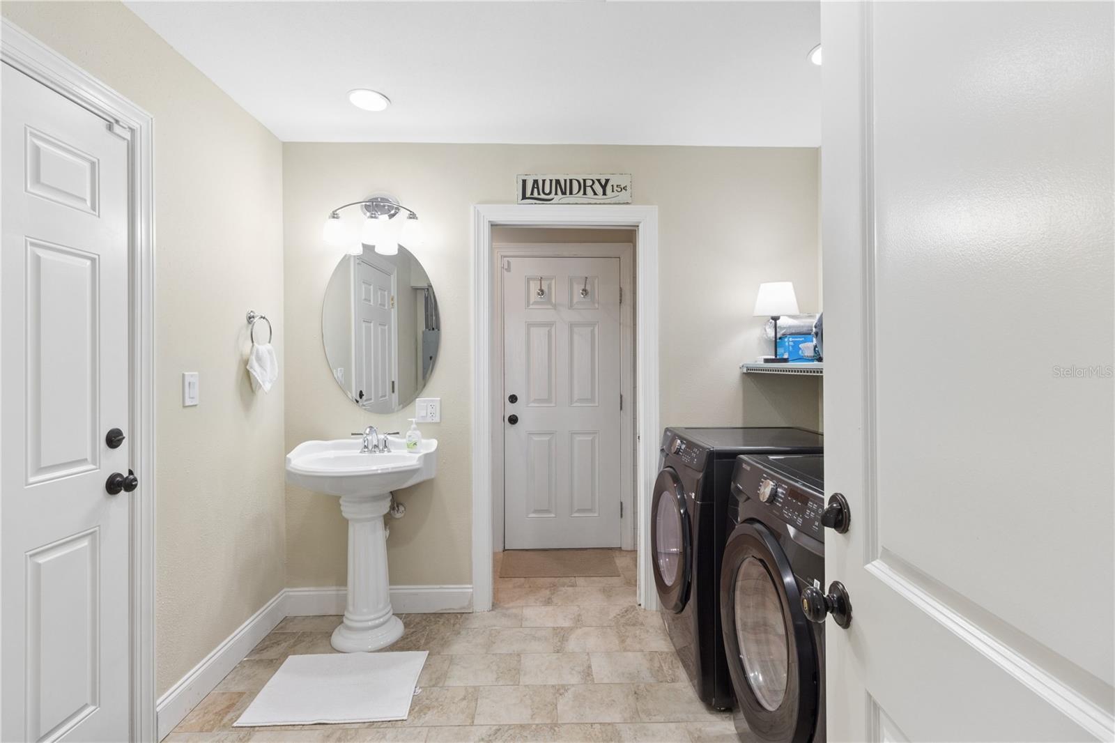110 DEVON DR — photo 36