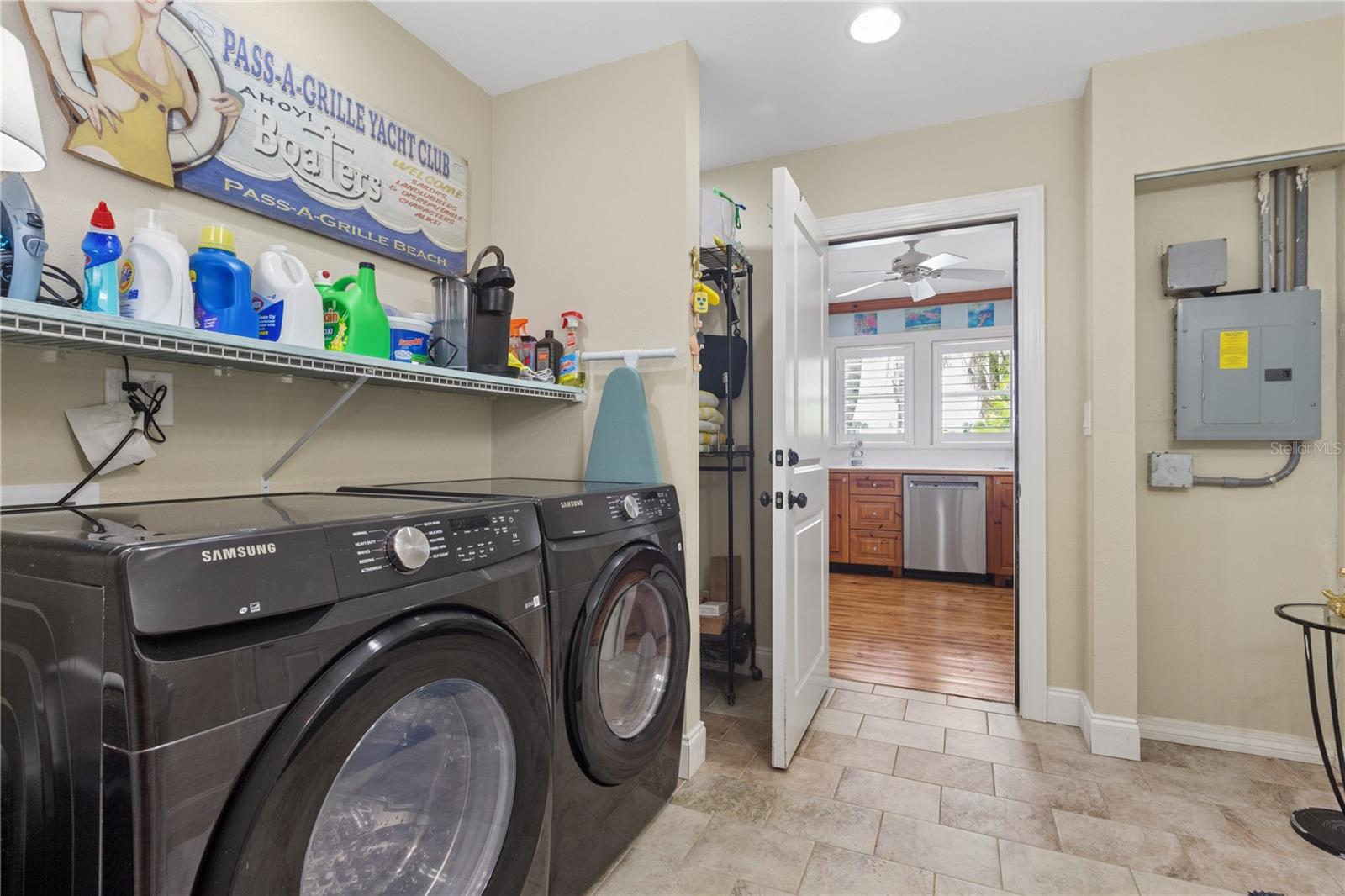 110 DEVON DR — photo 37