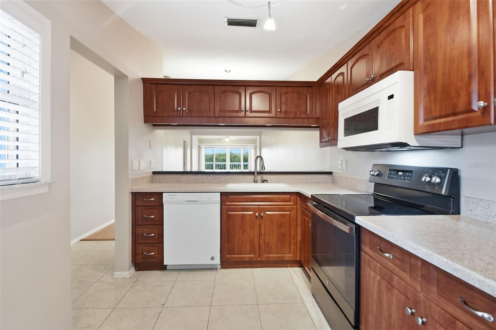 825 WATERSIDE LN — photo 15