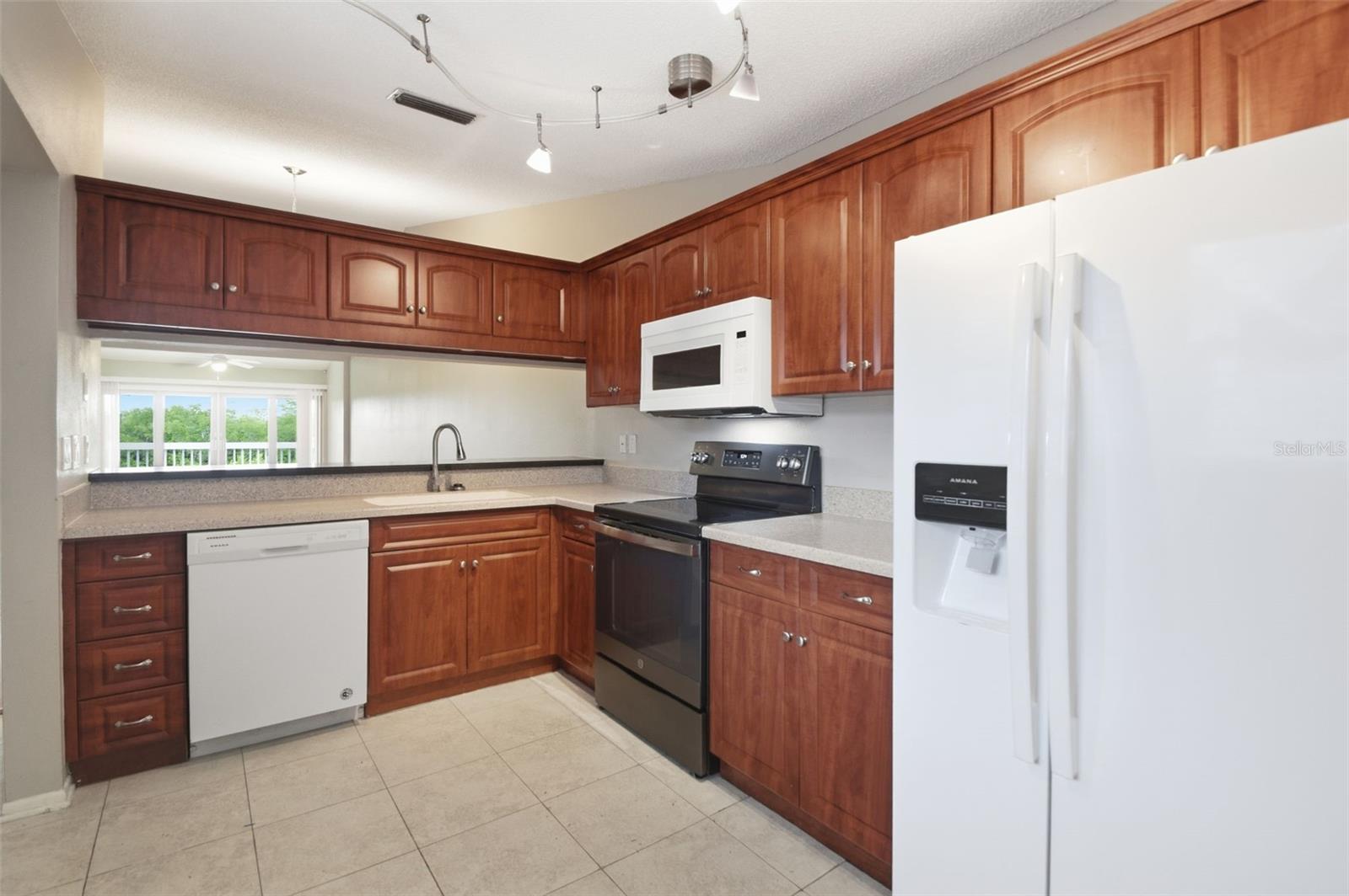 825 WATERSIDE LN — photo 16