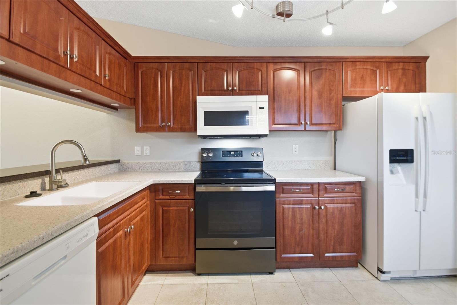 825 WATERSIDE LN — photo 18