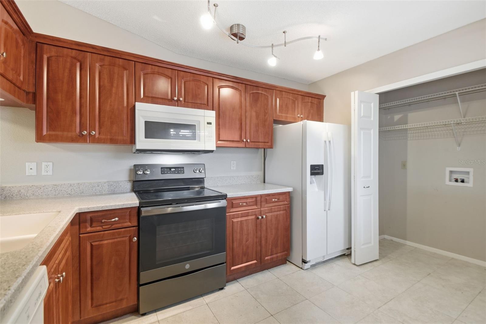 825 WATERSIDE LN — photo 19