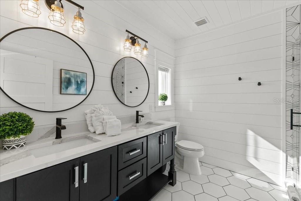 239 S HARBOR DR — photo 18