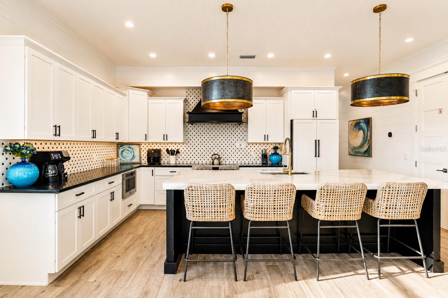 239 S HARBOR DR — photo 5