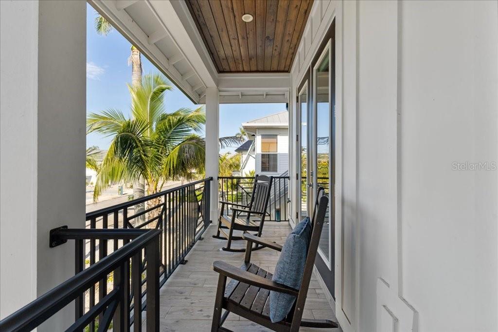 239 S HARBOR DR — photo 35