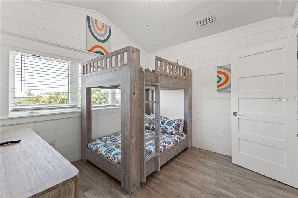 239 S HARBOR DR — photo 29
