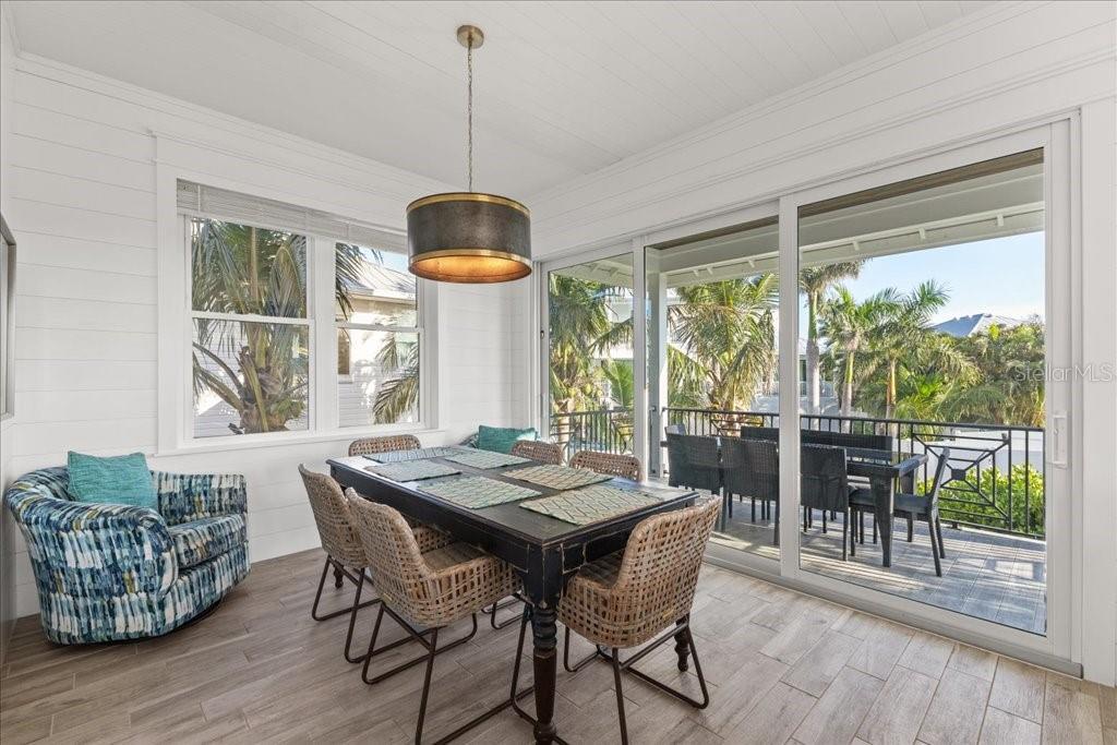 239 S HARBOR DR — photo 12