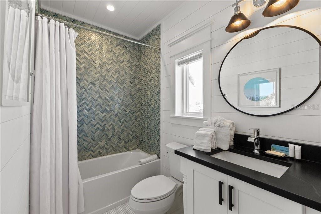 239 S HARBOR DR — photo 34
