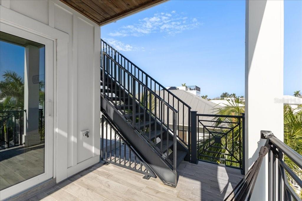 239 S HARBOR DR — photo 37