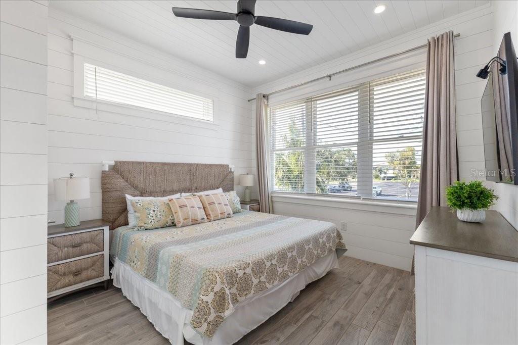 239 S HARBOR DR — photo 24