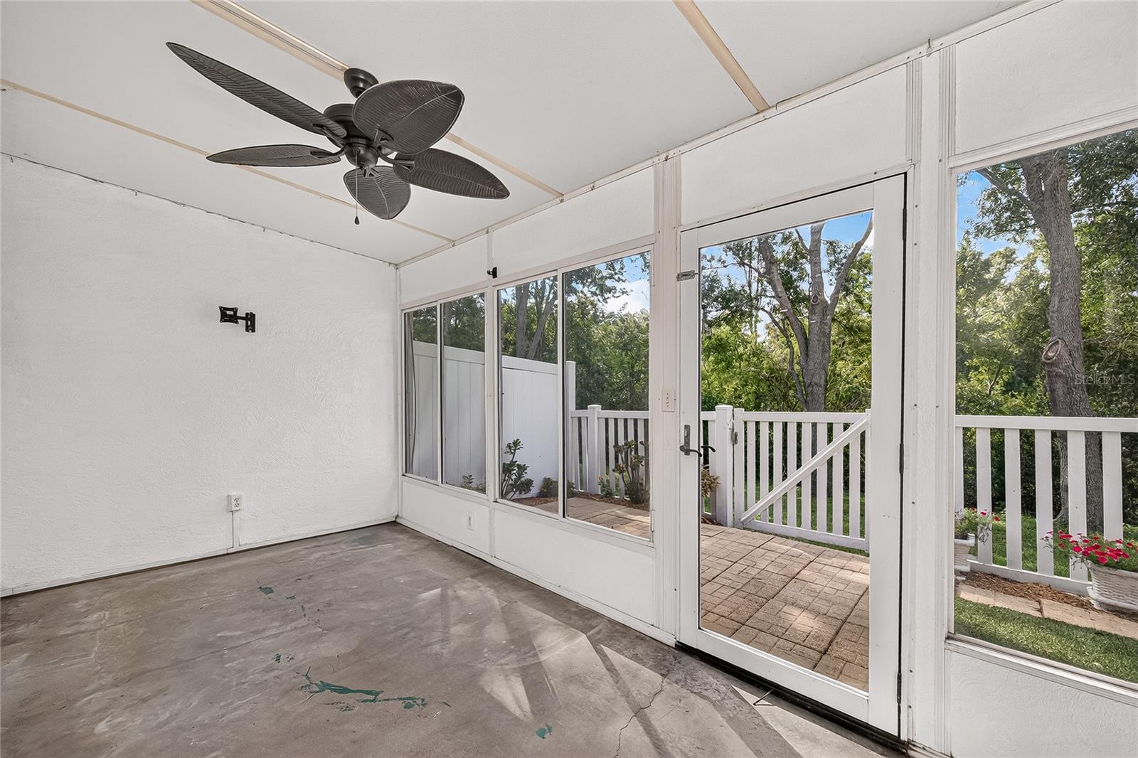 4319 DEERMONT CIR — photo 28