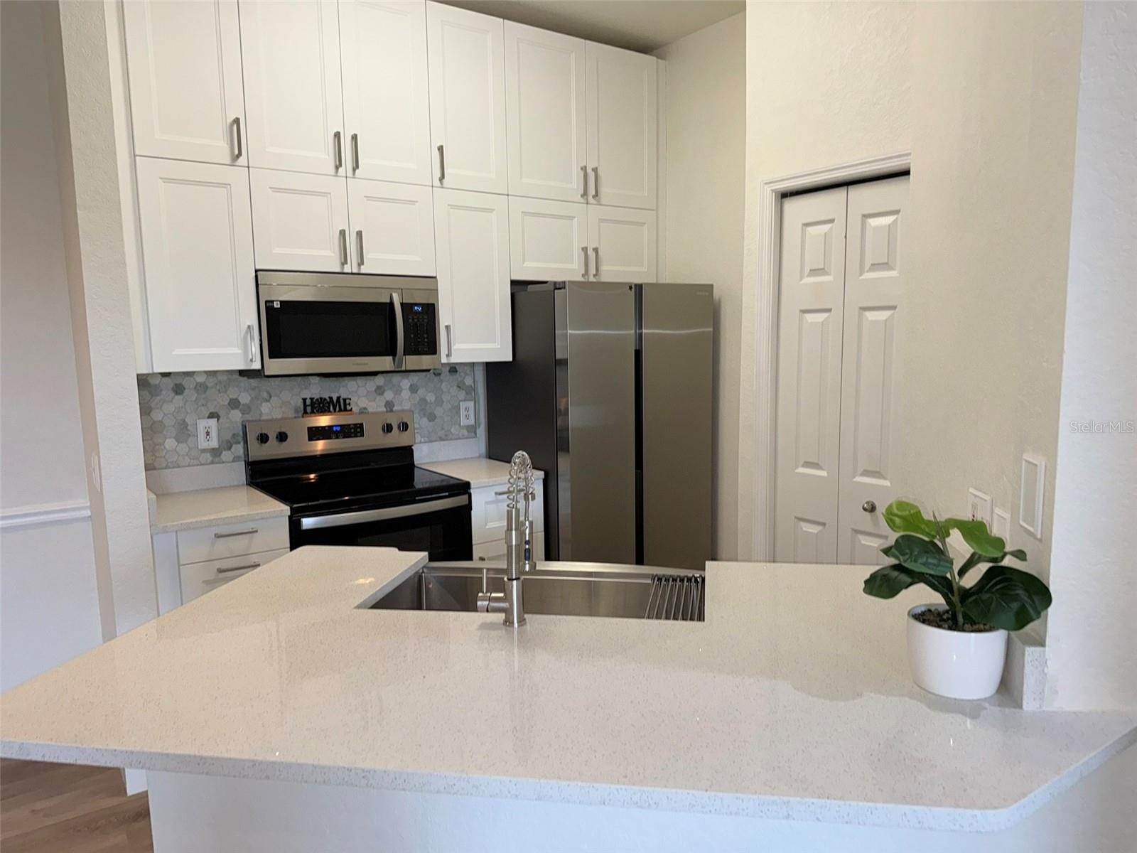 5152 NORTHRIDGE RD #302 — photo 9
