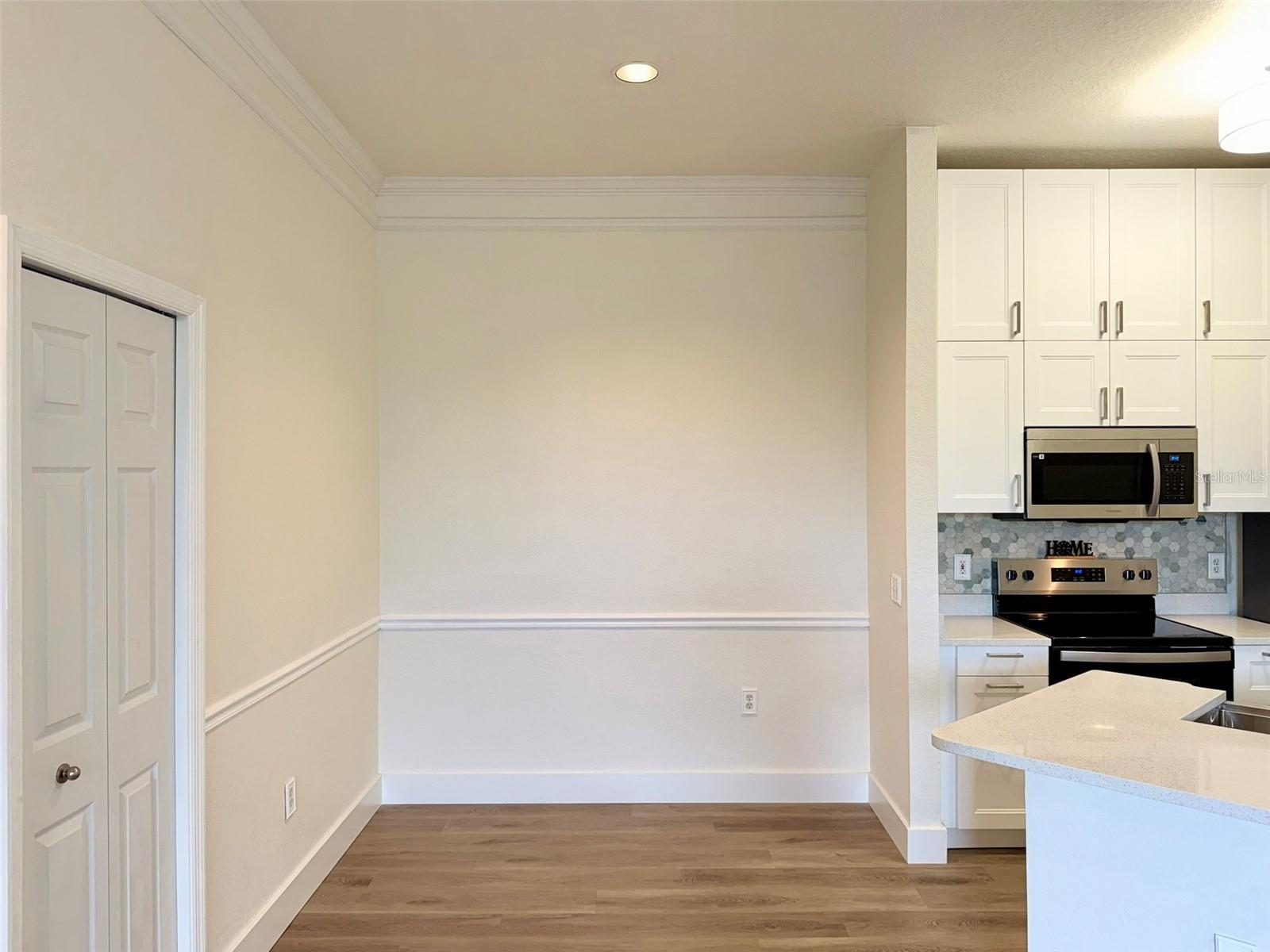 5152 NORTHRIDGE RD #302 — photo 8