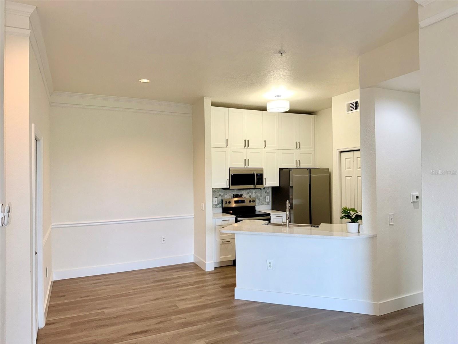 5152 NORTHRIDGE RD #302 — photo 7