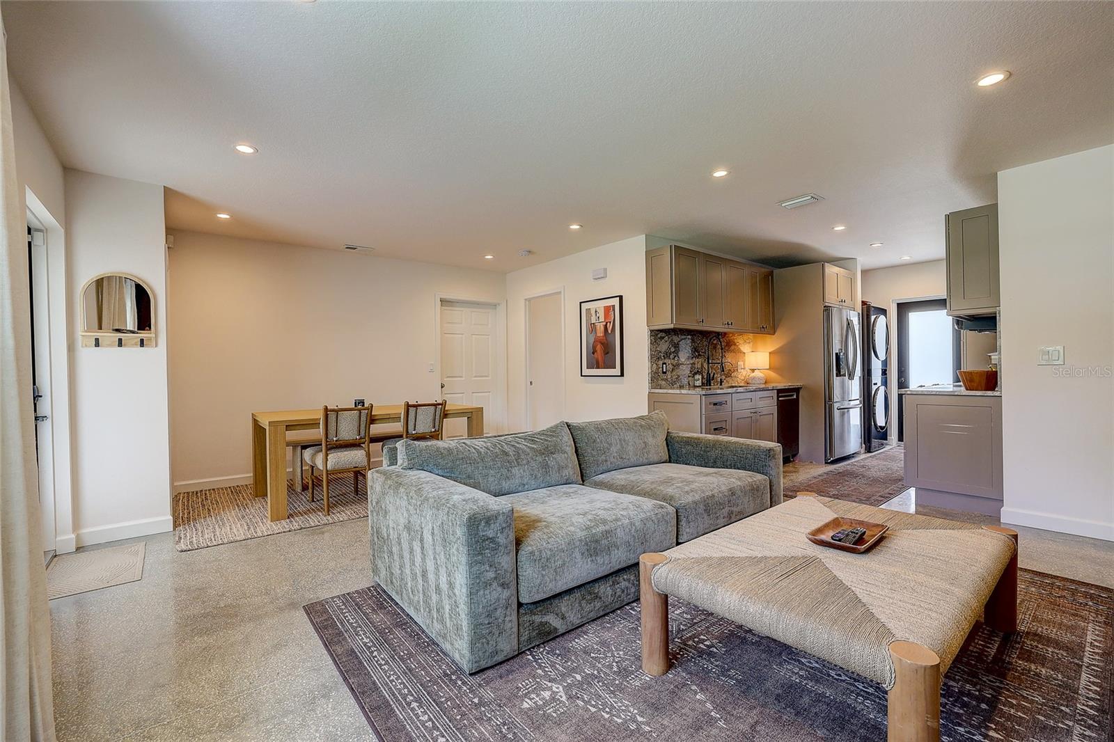 2121 PALM TER — photo 2