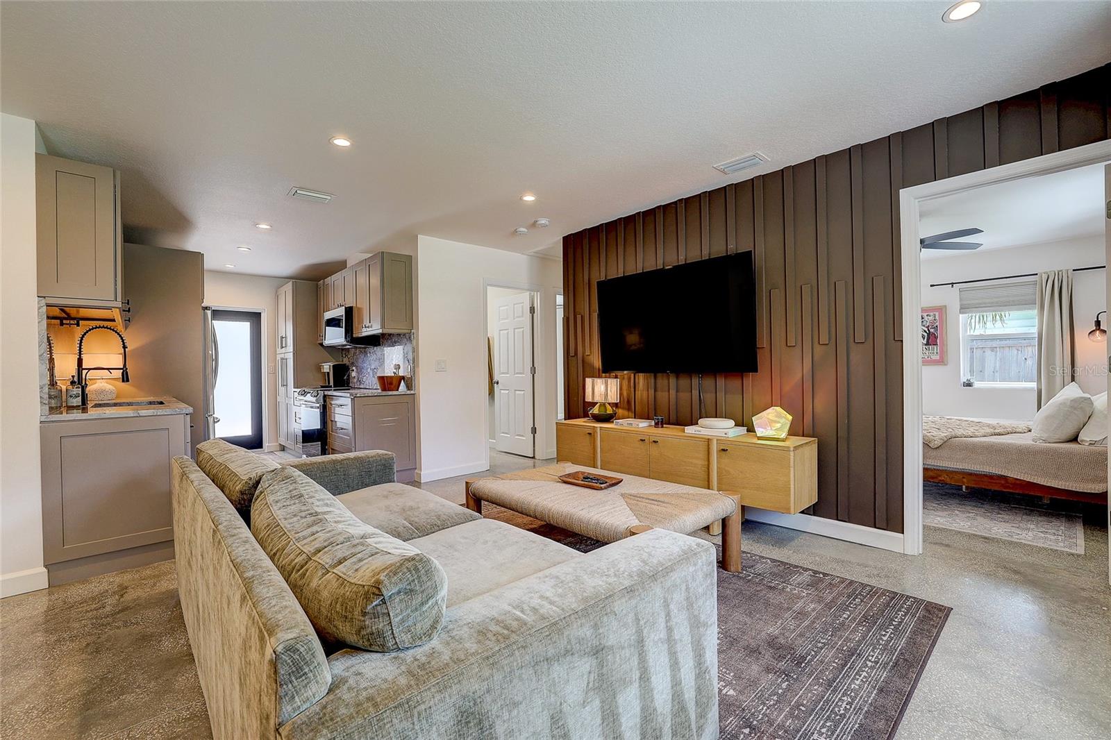 2121 PALM TER — photo 3
