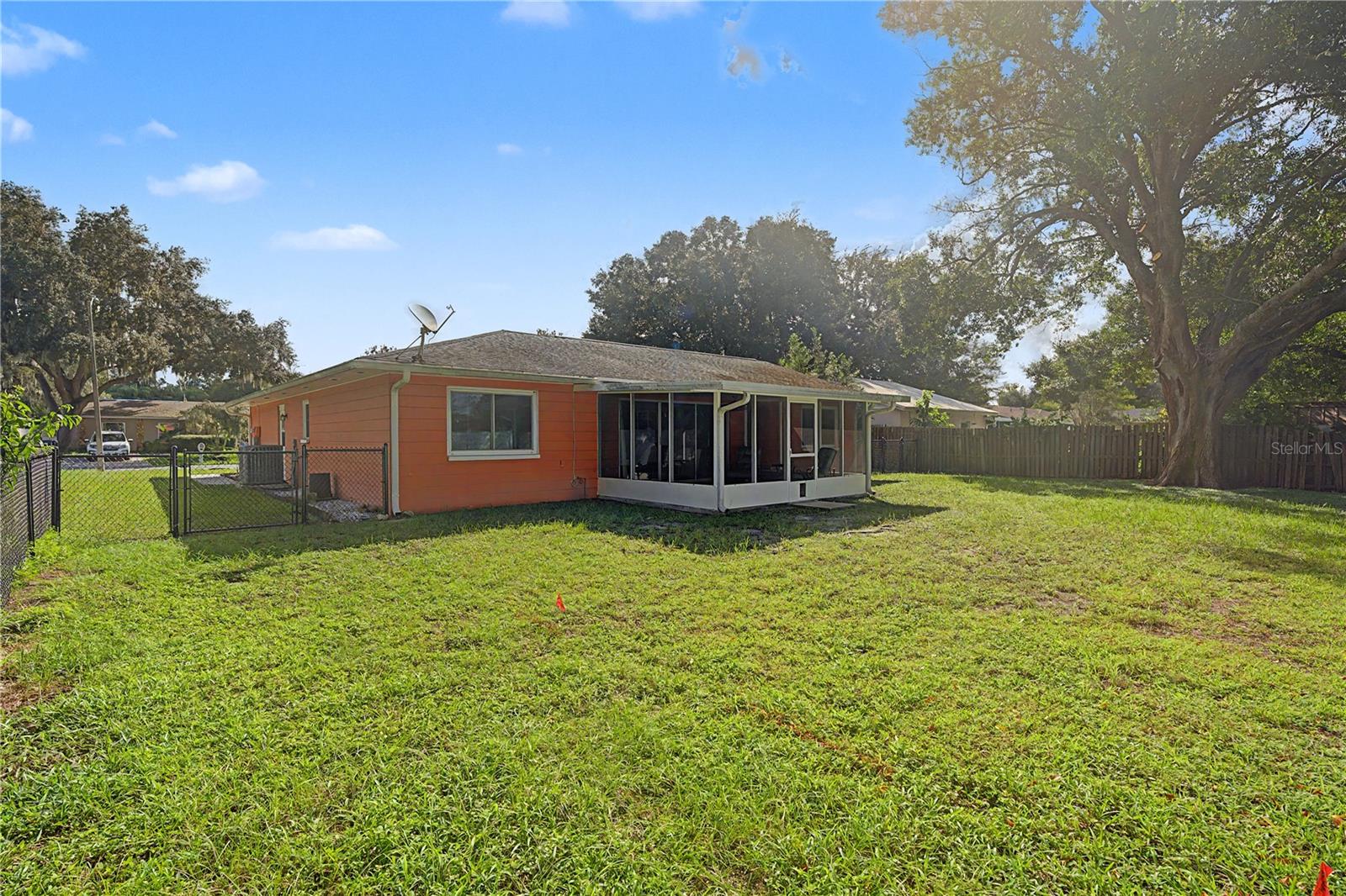 2555 SHADECREST RD — photo 26