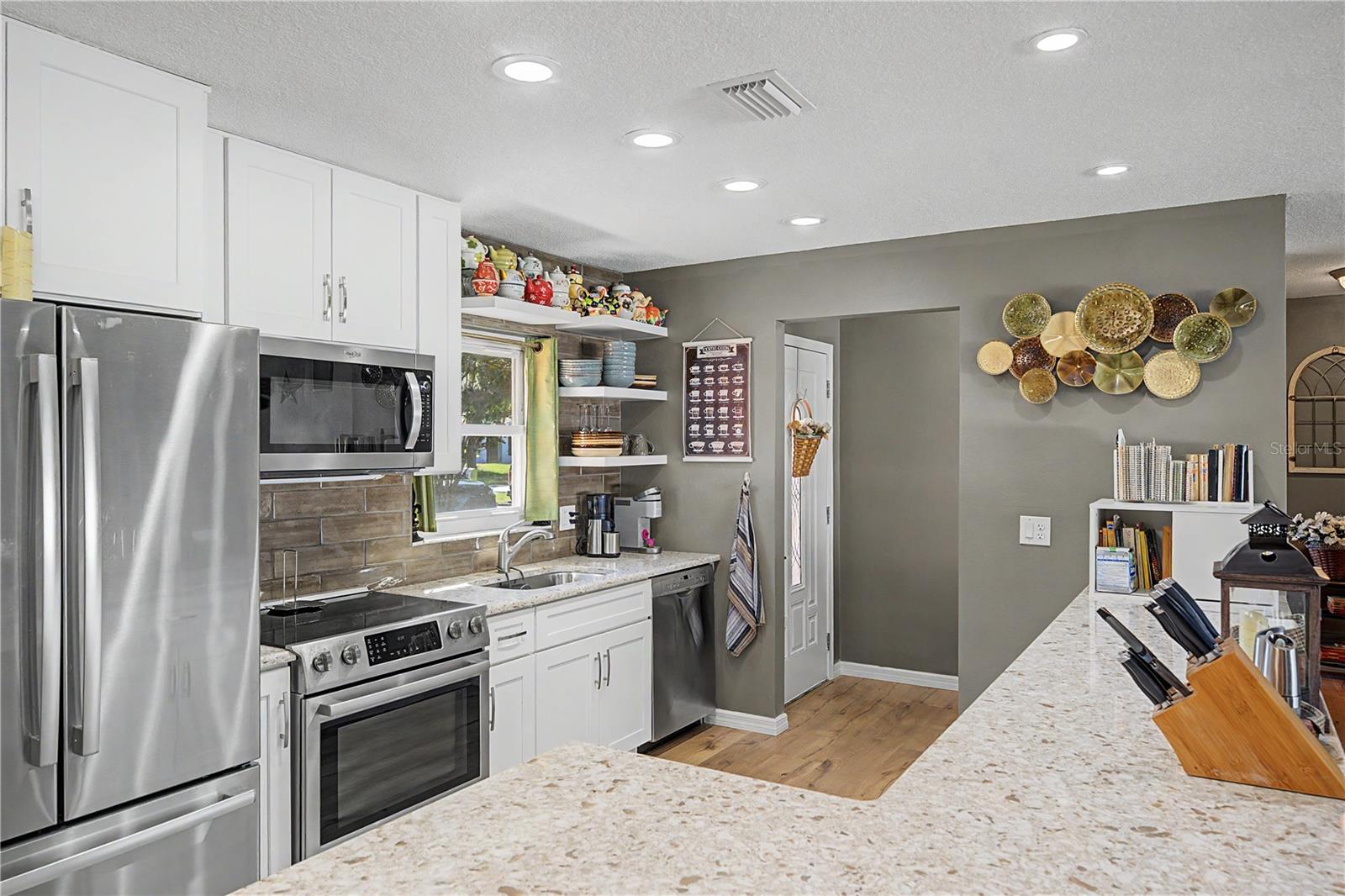 2555 SHADECREST RD — photo 3