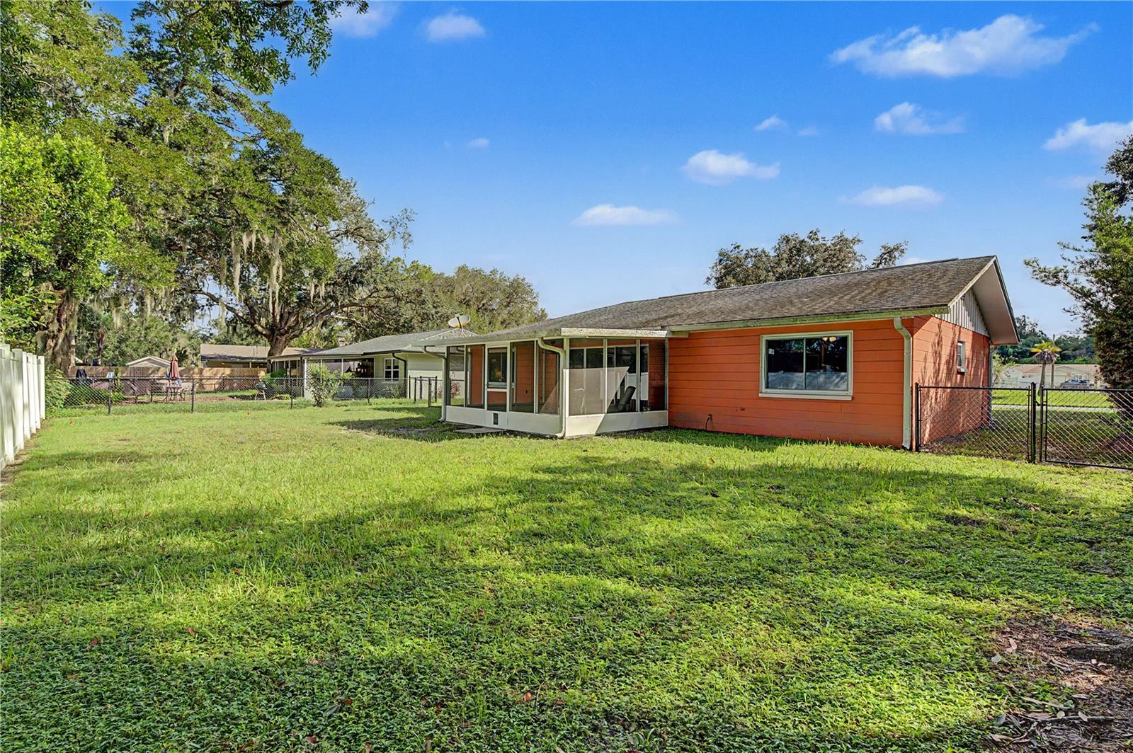 2555 SHADECREST RD — photo 4