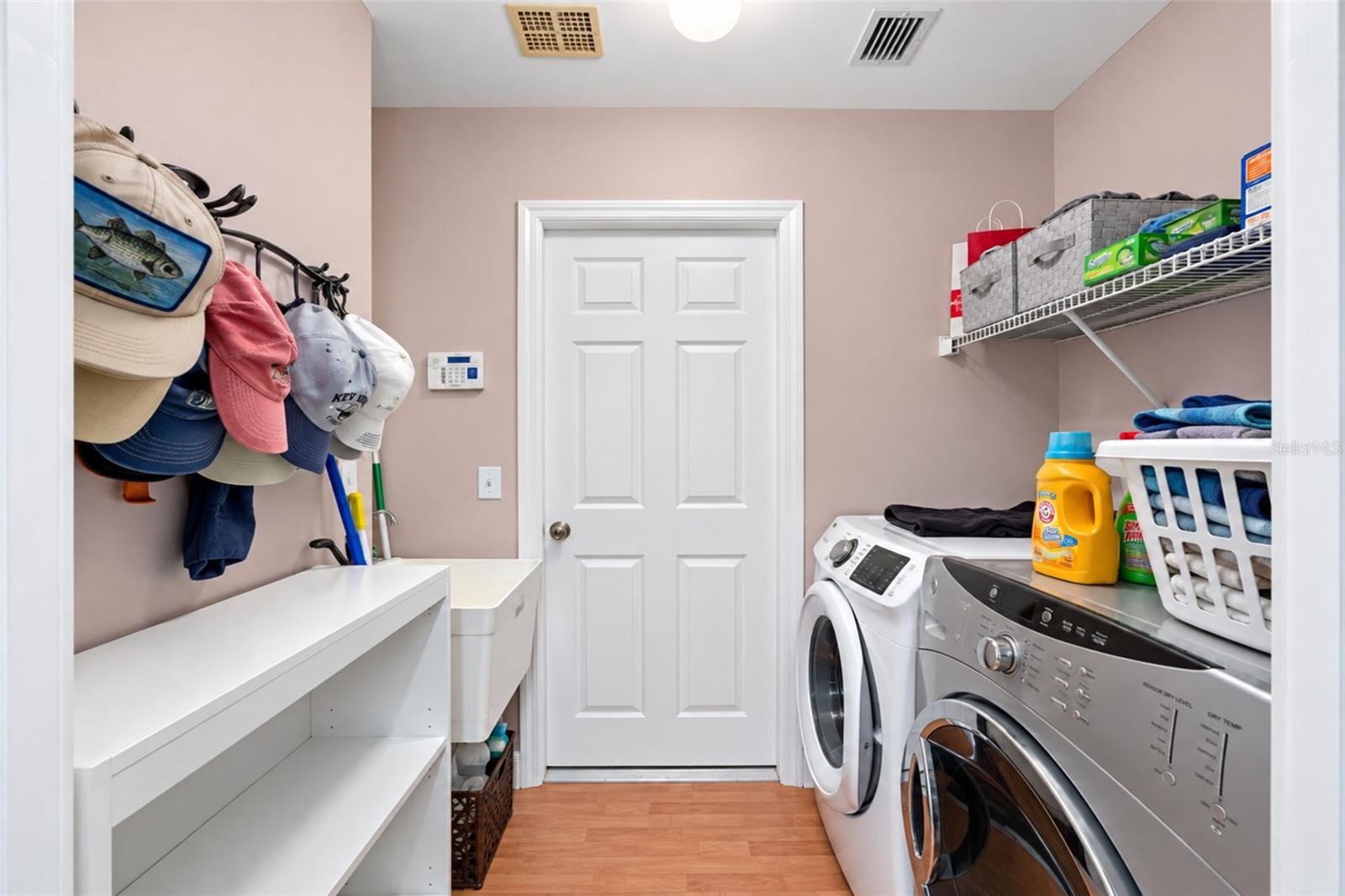 2067 OMEGA CT — photo 27