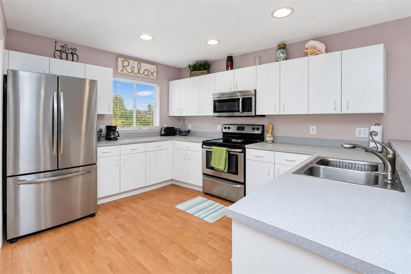 2067 OMEGA CT — photo 10